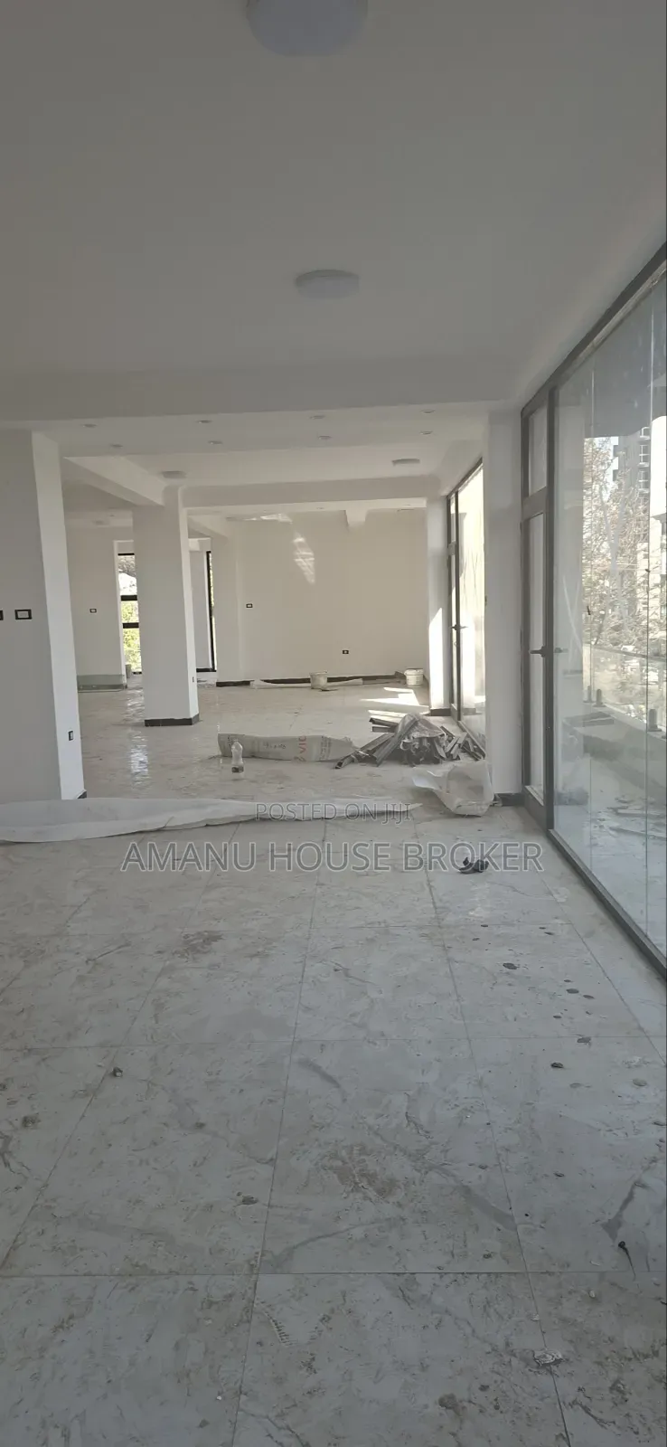 Office Space & Shoroom for Rent