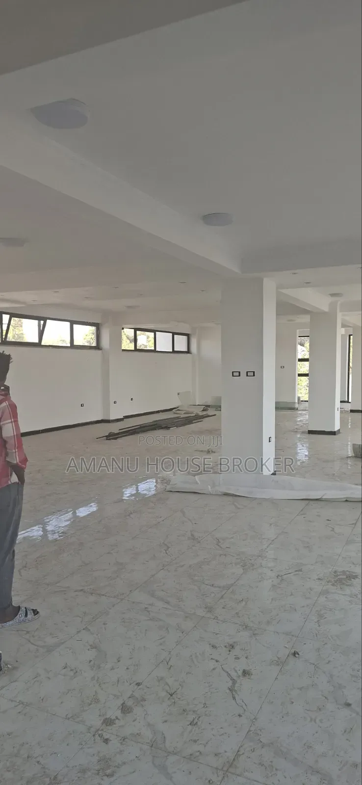 Office Space & Shoroom for Rent