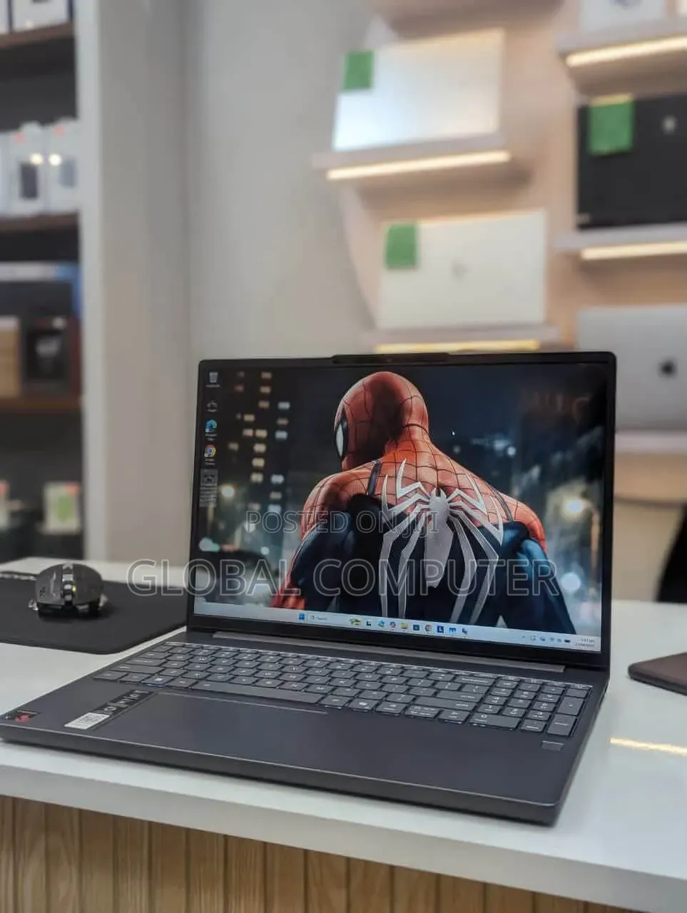 New Laptop Lenovo Legion Pro 7 32GB Intel Core Ultra 9 SSD 2T