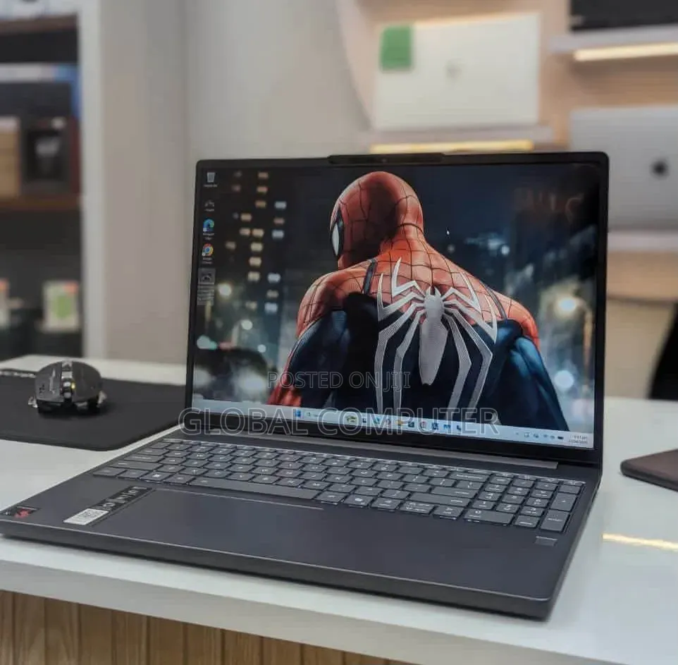 New Laptop Lenovo Legion Pro 7 32GB Intel Core Ultra 9 SSD 2T