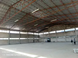 Warehouse for Rent, Occupying 900 Square Meters