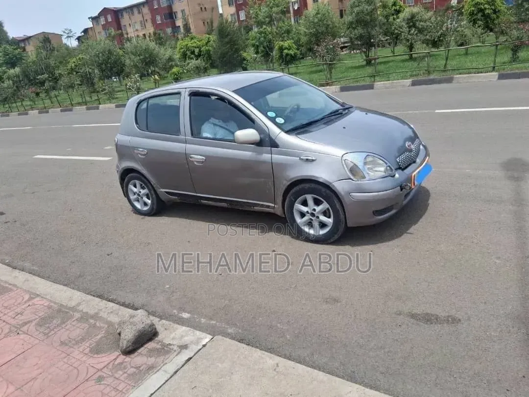Toyota Yaris 2004 Gray
