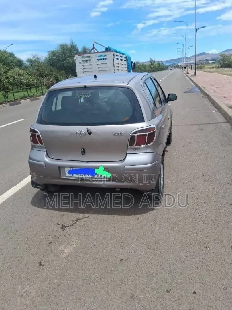 Toyota Yaris 2004 Gray