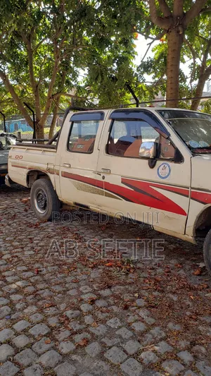 Nissan Navara 1987 White