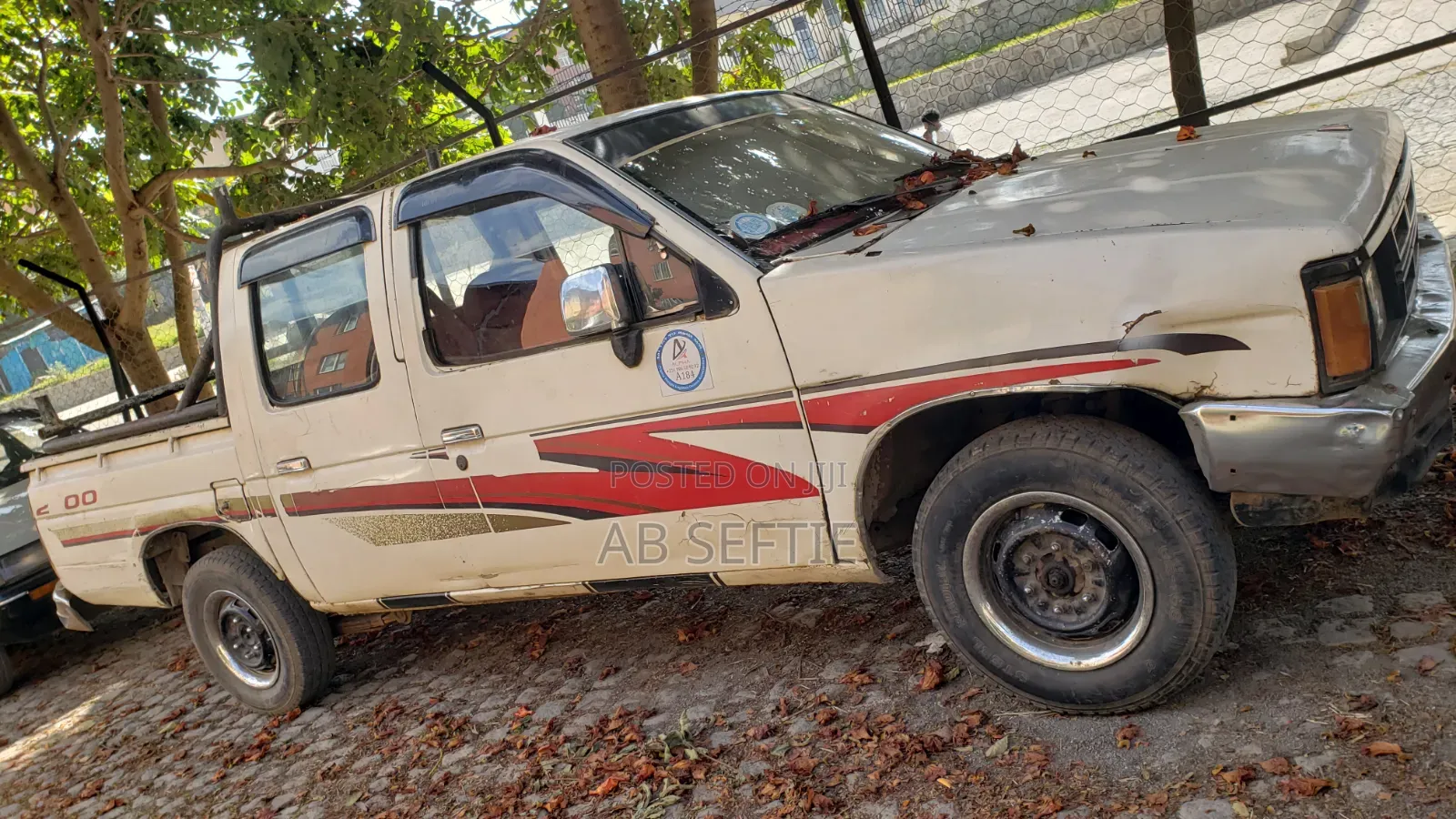 Nissan Navara 1987 White