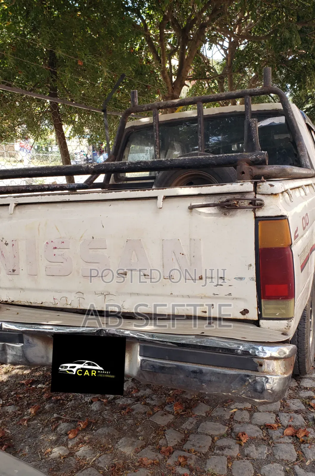 Nissan Navara 1987 White