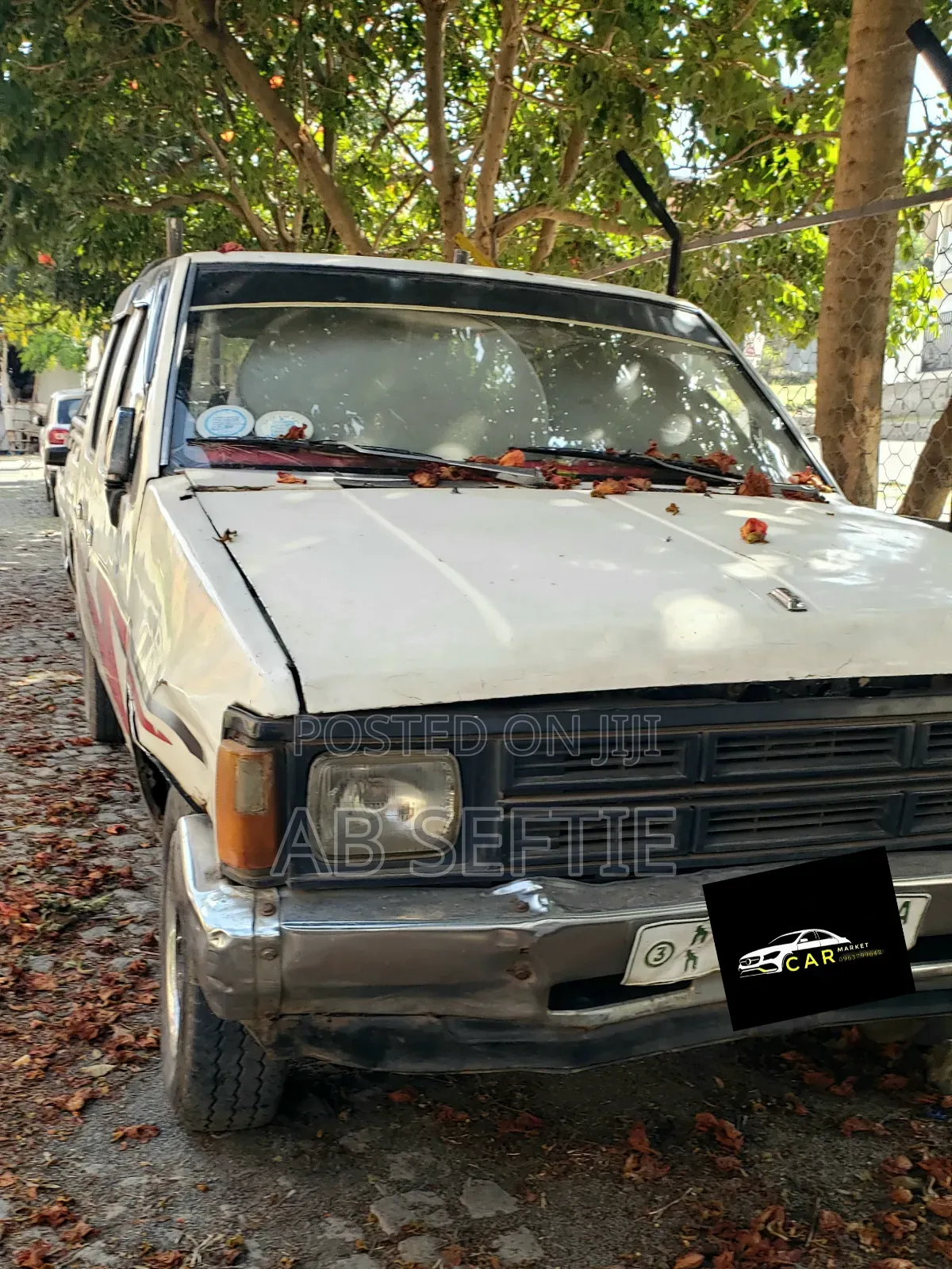 Nissan Navara 1987 White