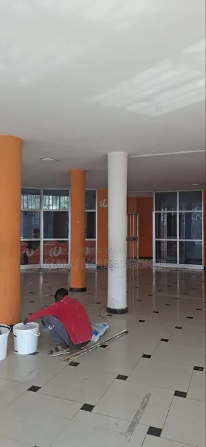 ለከራይ የቀረበ ለመድኃኒት ስቶር ፣ለቢሮ፣ለካፌ 165sqm በማይታመን ዋጋ አኑኑ ይደውሉ