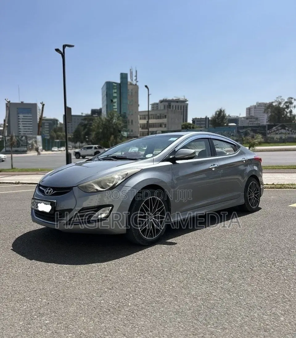 Hyundai Avante 2012 Silver
