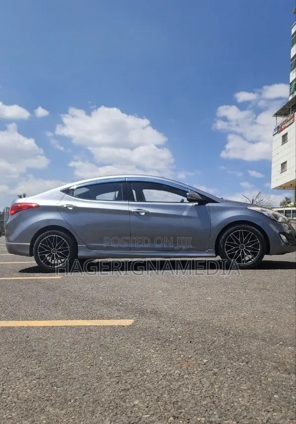Hyundai Avante 2012 Silver