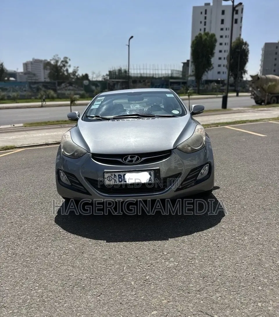 Hyundai Avante 2012 Silver