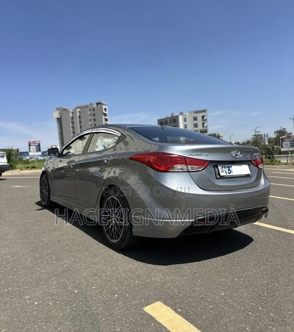 Hyundai Avante 2012 Silver