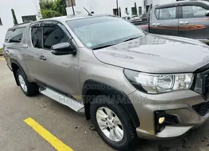 Toyota Hilux 2020 Silver