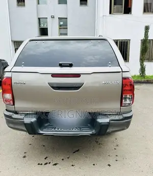 Toyota Hilux 2020 Silver