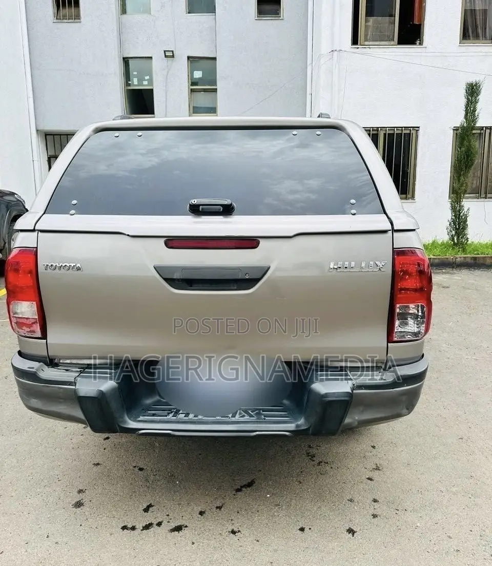 Toyota Hilux 2020 Silver