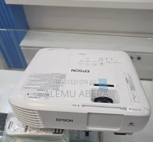 New Coming Amazing Projector Brand New Epson Eb-W49 Is a Portable