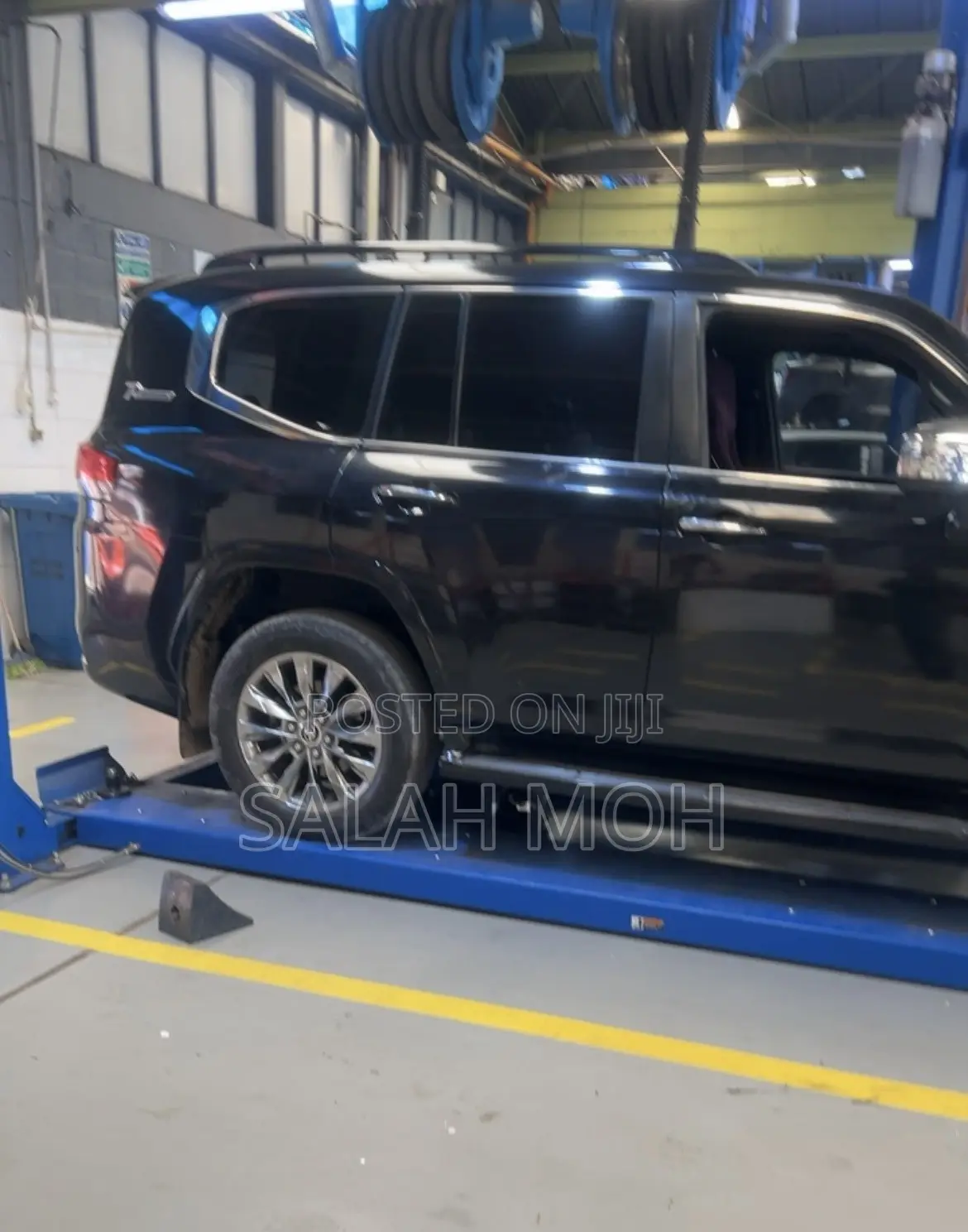 Toyota Land Cruiser VXR Car Rent