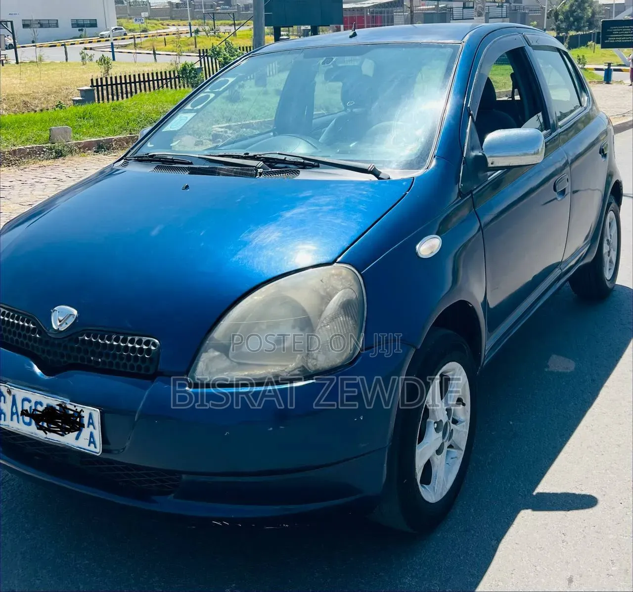 Toyota Vitz 2000 Blue
