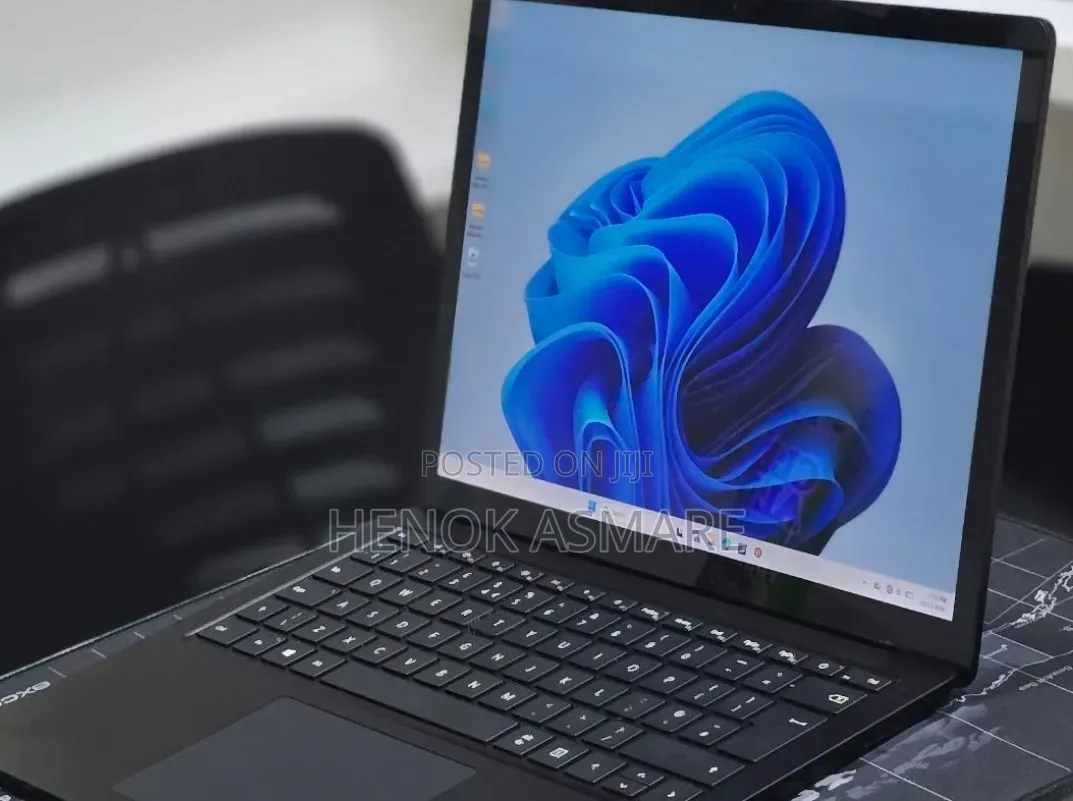 New Laptop Microsoft Surface 16GB Intel Core i7 SSD 512GB