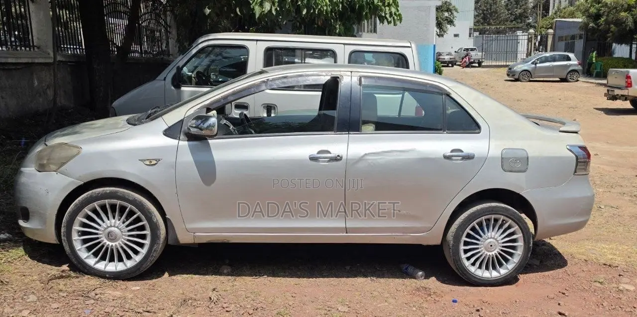 Toyota Belta 2006 Silver