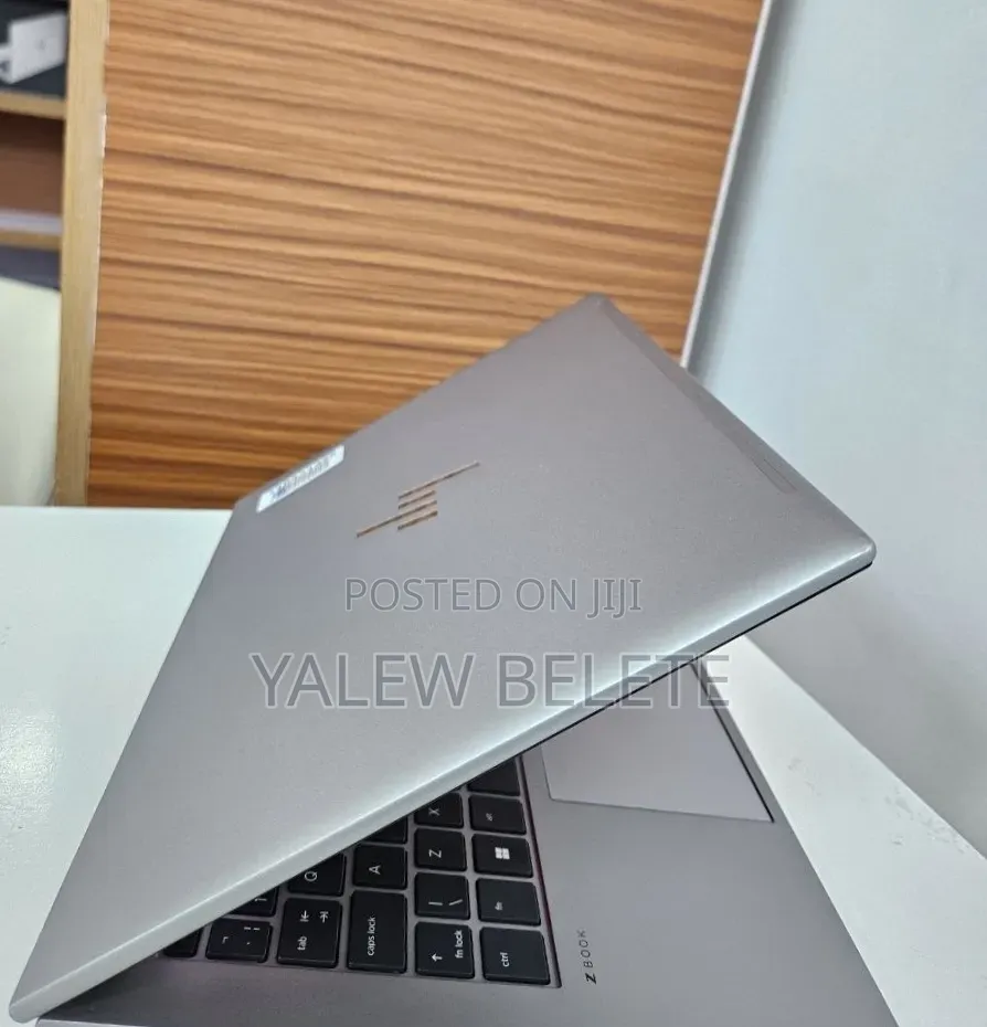 New Laptop HP ZBook Firefly 14 G10 16GB Intel Core i7 SSD 512GB