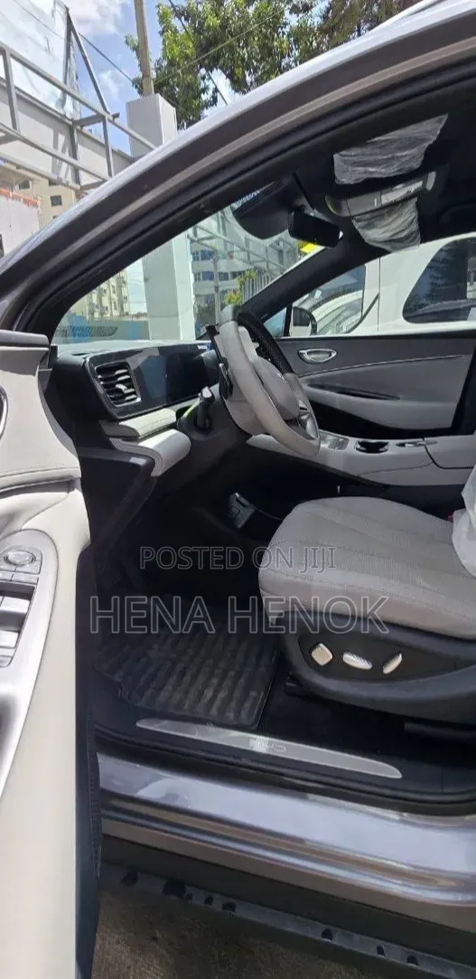 New BYD Sealion 06 EV 2026 Silver