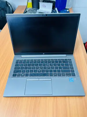 New Laptop HP ZBook Firefly G8 16GB Intel Core i5 SSD 512GB