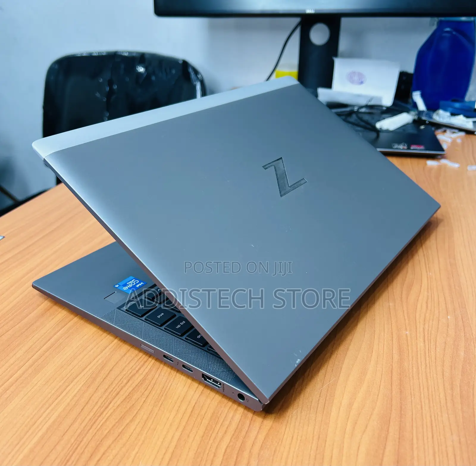New Laptop HP ZBook Firefly G8 16GB Intel Core i5 SSD 512GB