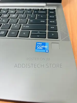 New Laptop HP ZBook Firefly G8 16GB Intel Core i5 SSD 512GB