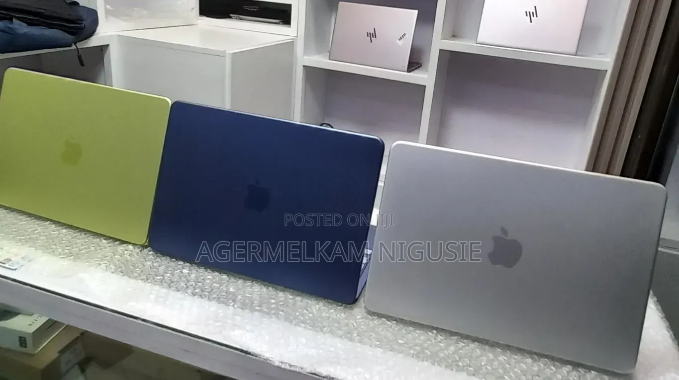 New Laptop Apple MacBook Neo 2026 8GB Intel Core i5 SSD 512GB