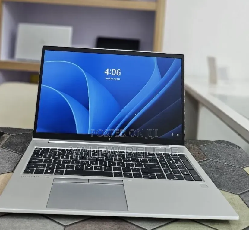 New Laptop HP ZBook Firefly G8 16GB Intel Core i7 SSD 512GB