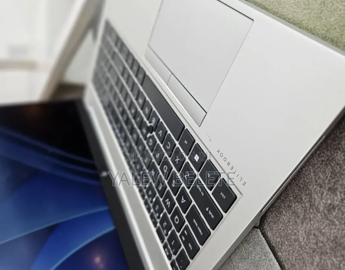 New Laptop HP ZBook Firefly G8 16GB Intel Core i7 SSD 512GB