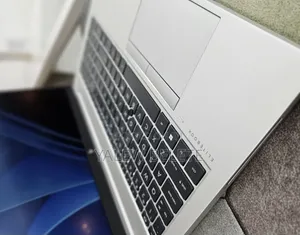 New Laptop HP ZBook Firefly G8 16GB Intel Core i7 SSD 512GB