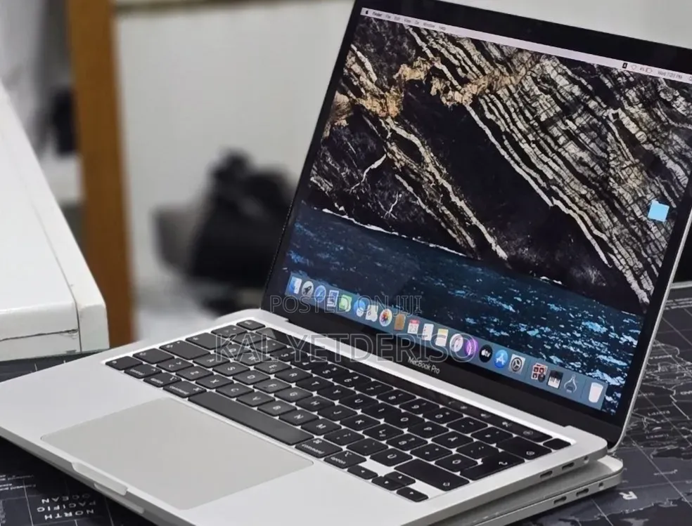 New Laptop Apple MacBook Pro 2020 32GB SSD 512GB