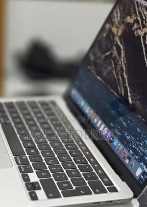New Laptop Apple MacBook Pro 2020 32GB SSD 512GB