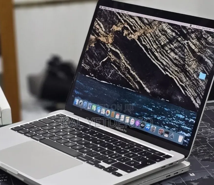 New Laptop Apple MacBook Pro 2020 32GB SSD 512GB