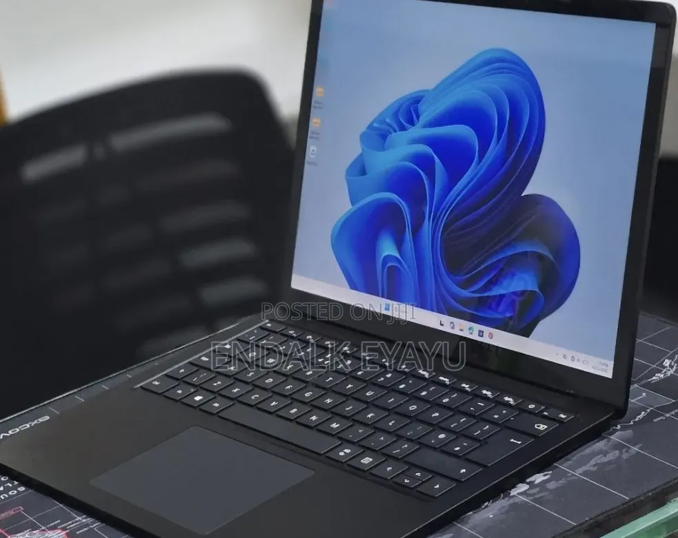 New Laptop Microsoft Surface Laptop 4 16GB Intel Core i7 SSD 512GB