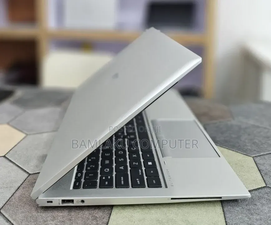New Laptop HP ZBook Firefly G8 16GB Intel Core i7 SSD 512GB