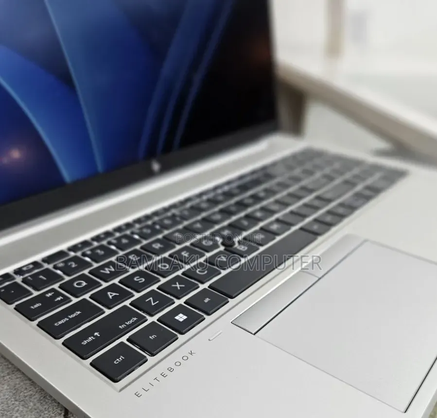 New Laptop HP ZBook Firefly G8 16GB Intel Core i7 SSD 512GB