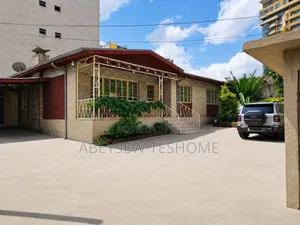 በቦሌ ዋና መንገድ ላይ ሰፊ ቤት ለኪራይ!