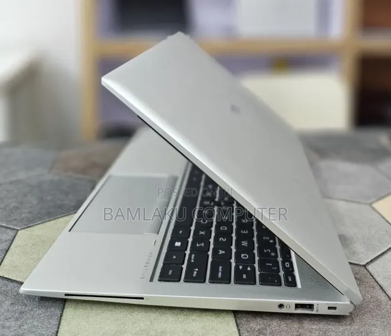 New Laptop HP ZBook Firefly G8 16GB Intel Core i7 SSD 512GB