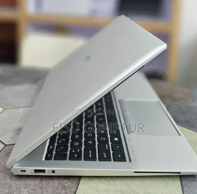 New Laptop HP ZBook Firefly G8 16GB Intel Core i7 SSD 512GB