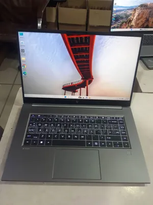 New Laptop HP ZBook Firefly G8 16GB Intel Core i7 SSD 512GB