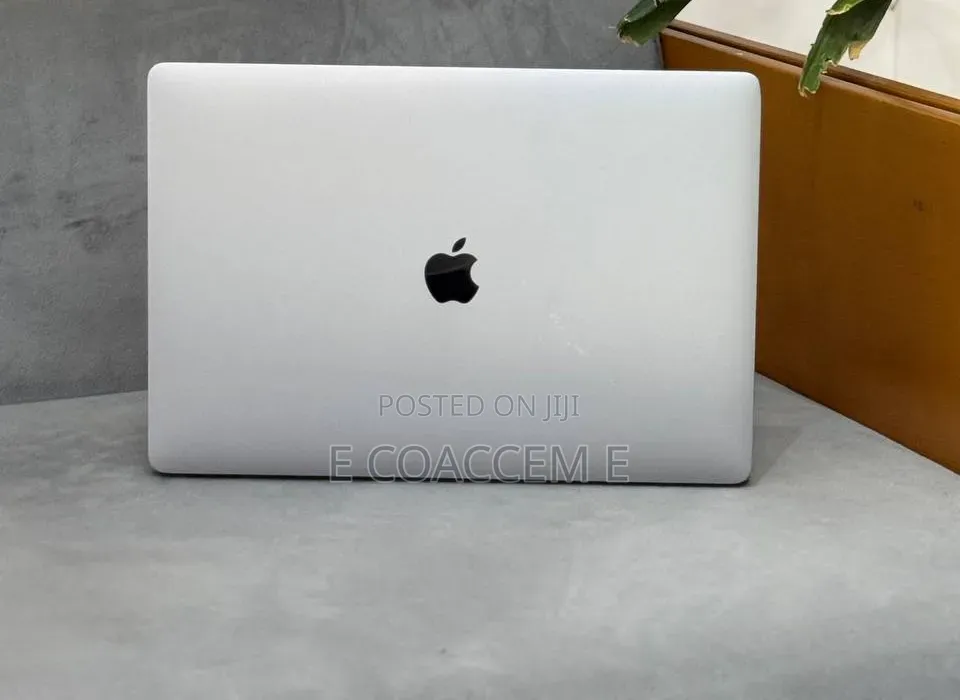 New Laptop Apple MacBook Pro 2019 32GB Intel Core i9 SSD 512GB