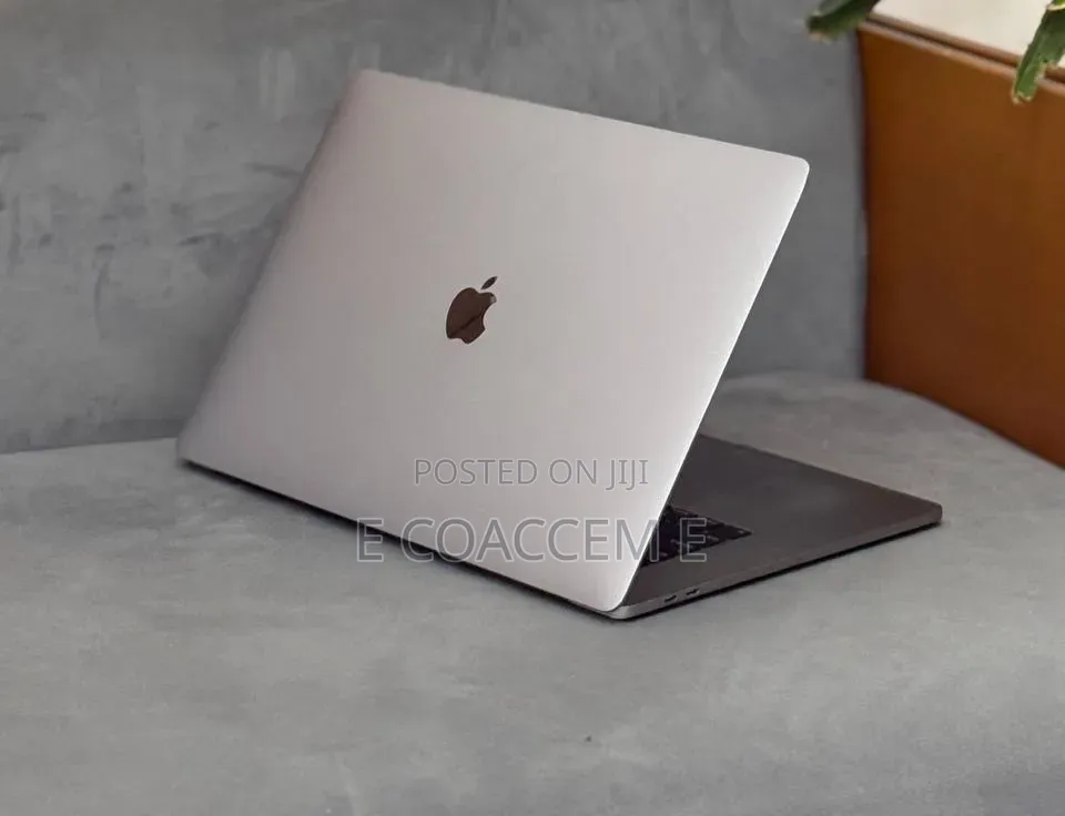New Laptop Apple MacBook Pro 2019 32GB Intel Core i9 SSD 512GB