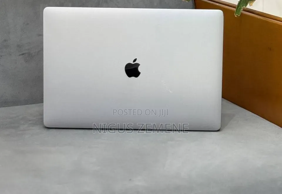 New Laptop Apple MacBook Pro 2019 32GB Intel Core i9 SSD 512GB