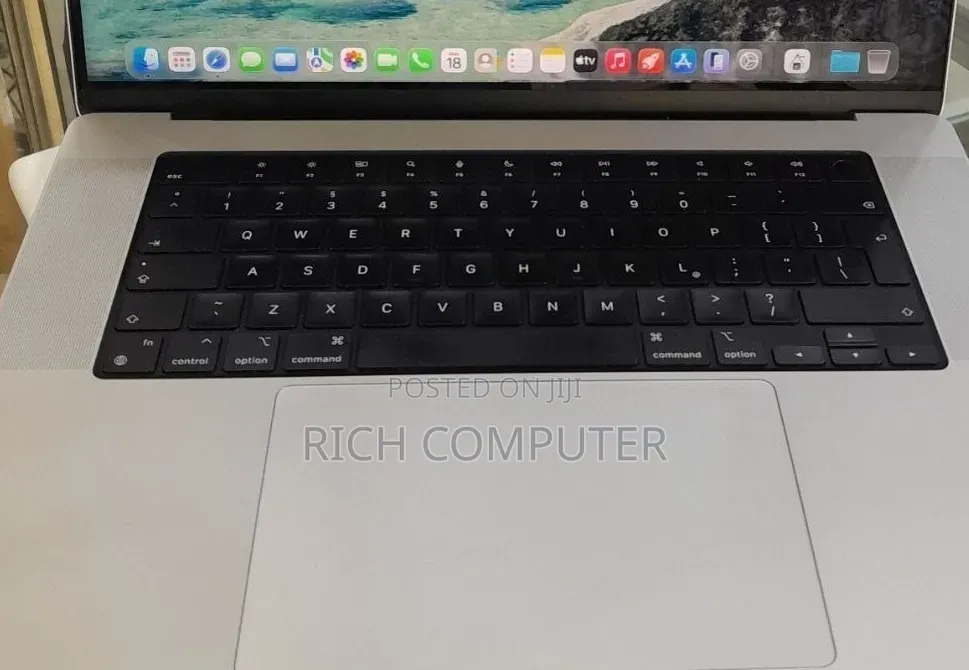 New Laptop Apple MacBook Pro 32GB Apple M1 Pro SSD 1T