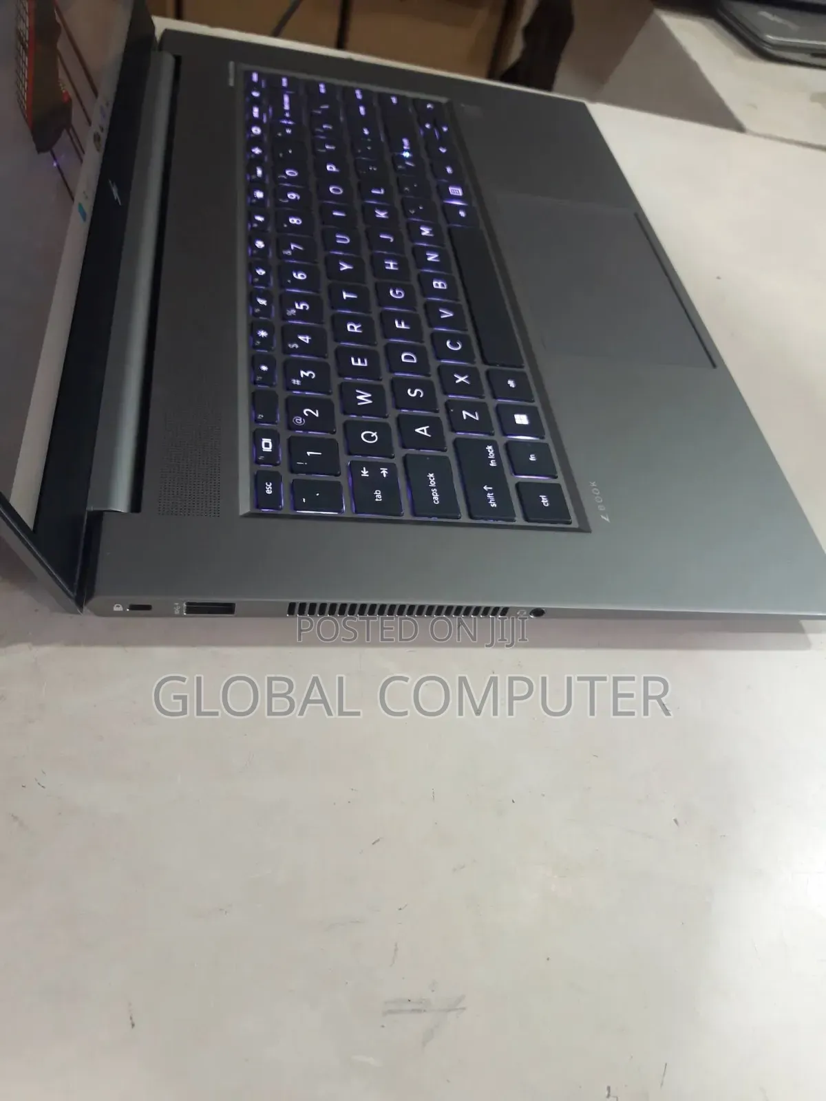 New Laptop HP ZBook Firefly G8 16GB Intel Core i7 SSD 512GB