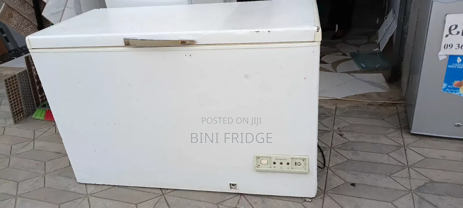 Ariston ዲፕ ፍሪጅ 380 ሊትር ፣ በአሪፍ ኮፐር የተጠቀለለ ፣ በተመጣጣኝ ዋጋ
