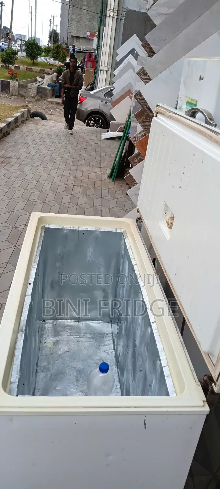 Ariston ዲፕ ፍሪጅ 380 ሊትር ፣ በአሪፍ ኮፐር የተጠቀለለ ፣ በተመጣጣኝ ዋጋ